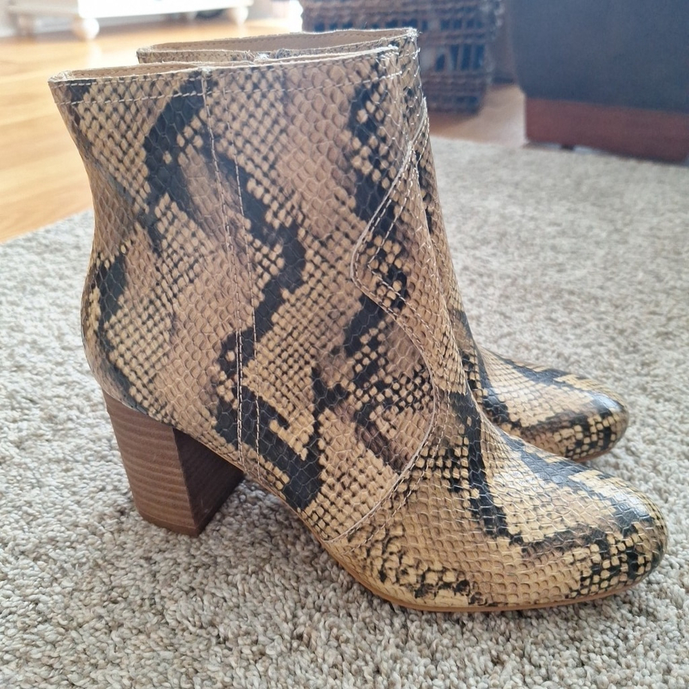 Lucky Brand Womens Snake Pattern Leather Ankle Boots Size 6.5 Block Heel Zipper